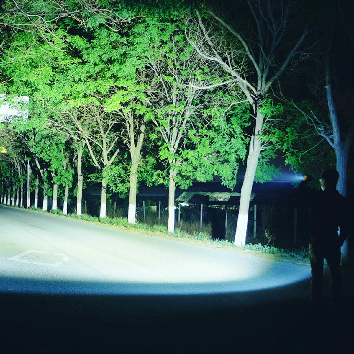 E70 ALUMINUM EDC FLASHLIGHT w/BATTERY - 4600 LUMENS